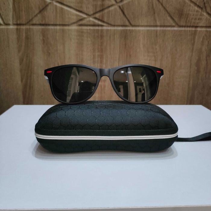 Nowe okulary z etui przeciwsłoneczne