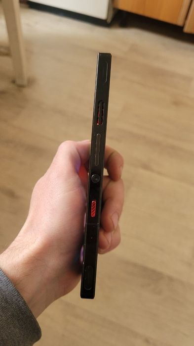 Продам red magic 9 pro 12/256 андроид 15