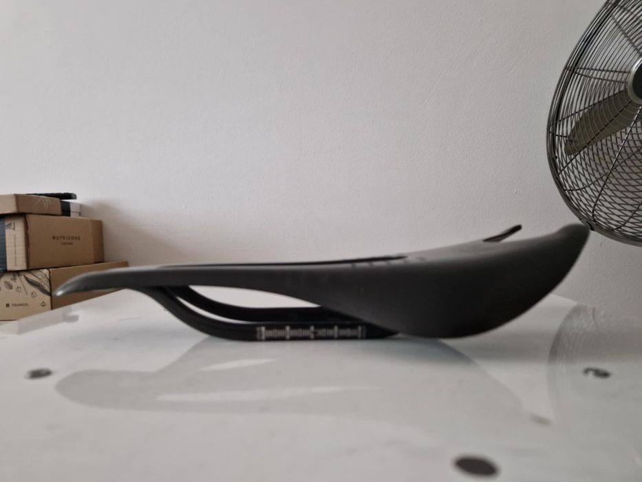 Siodełko karbonowe 82g