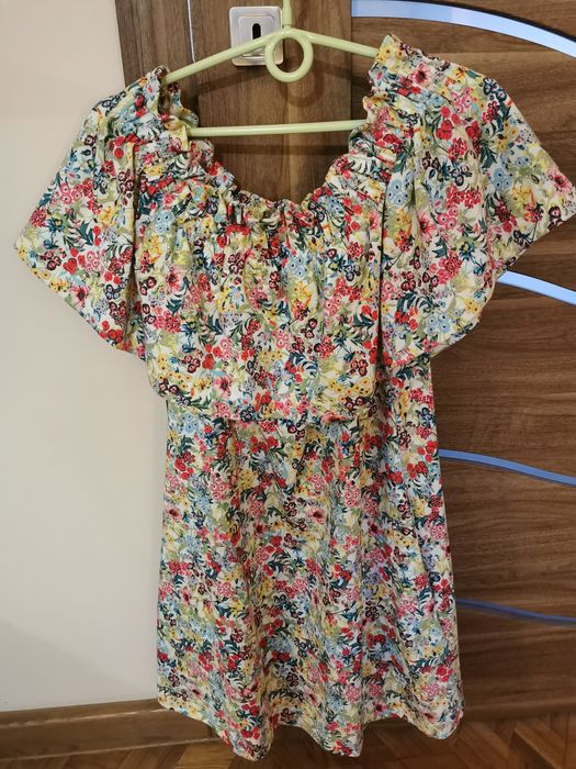 Sukienka w kwiaty H&M