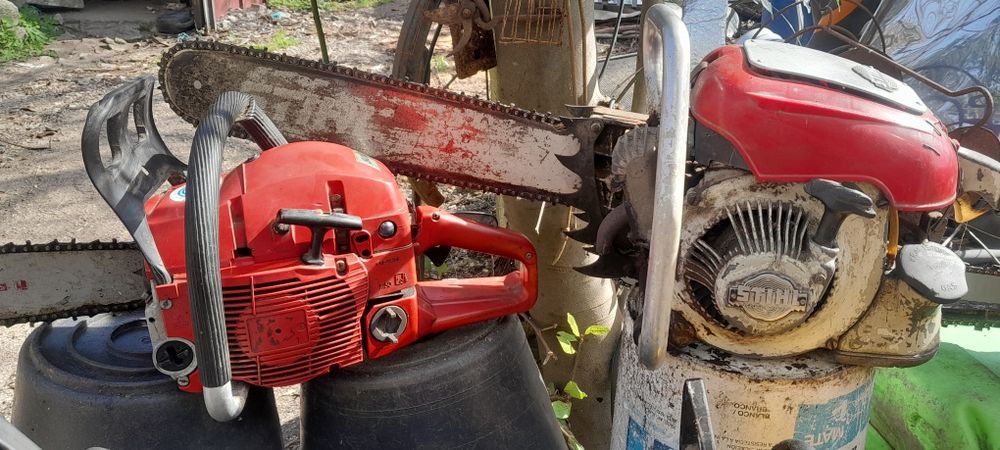 Motosserras varias a trabalhar