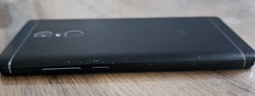 Продам смартфон REDMI NOTE 4