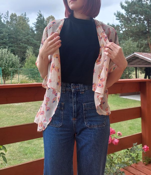 zwiewna narzutka we wiosenne kwiaty oasis