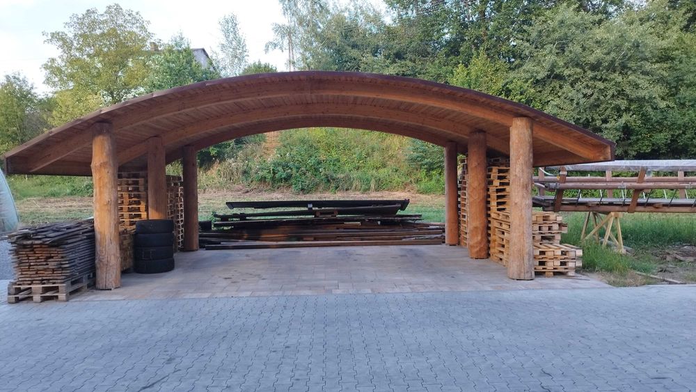 Wiata garażowa z drewna świerkowego