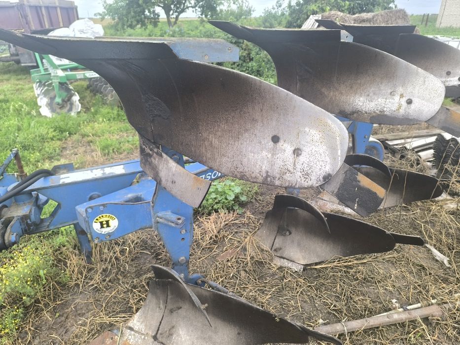 Продам плуг оборотний