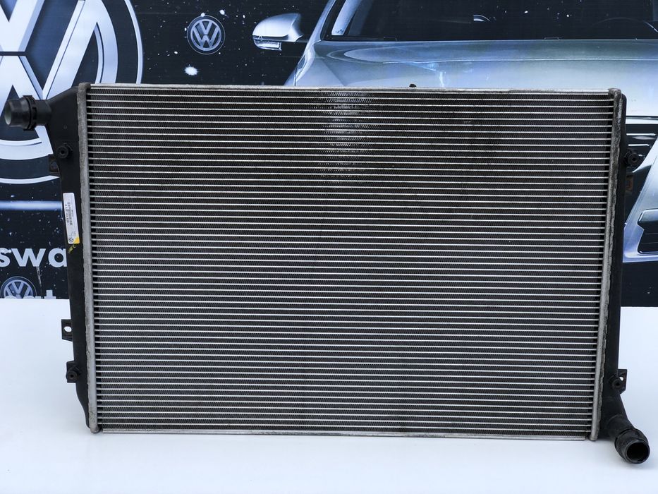 Радиатор охлаждения двигателя радіатор основний Пассат Б6 2.0 BMP