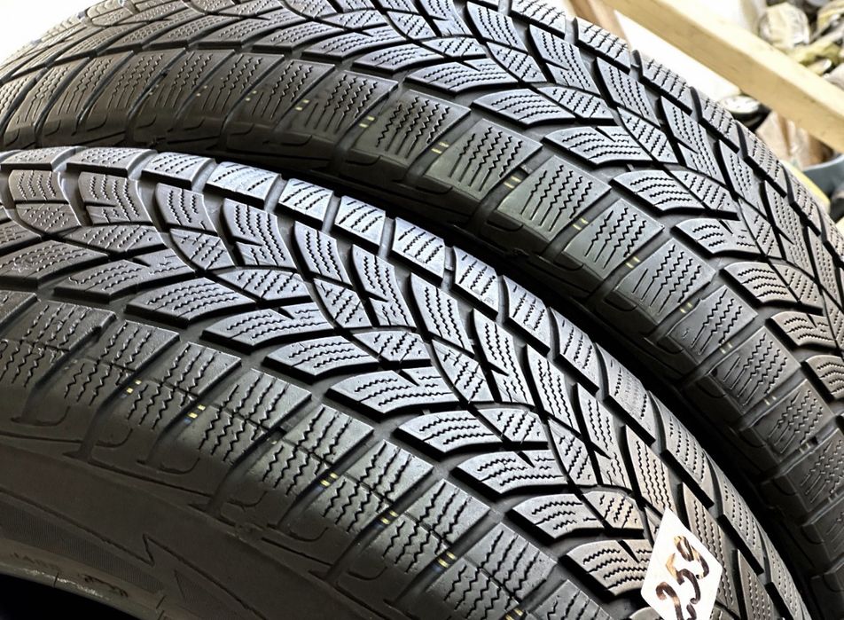 Автошини колеса резина 235/55 R19 Goodyear Ultra Grip 2020 рік