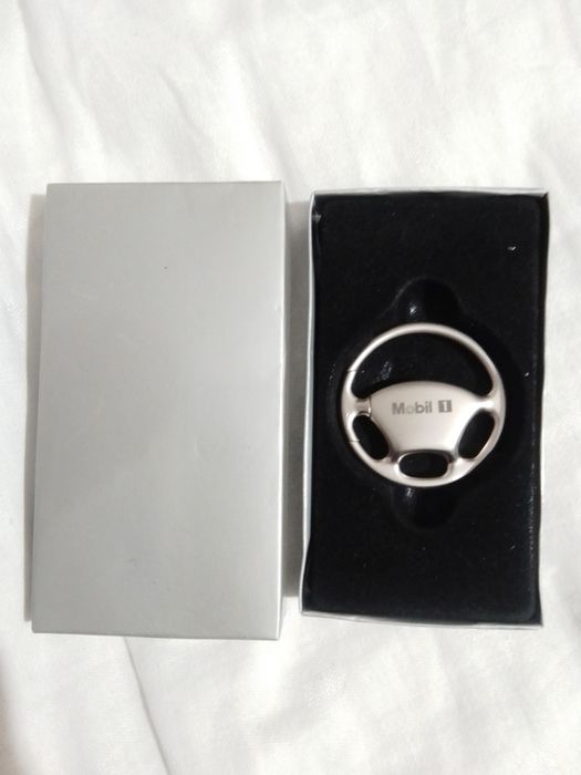 Брелок для ключів Mobil новий