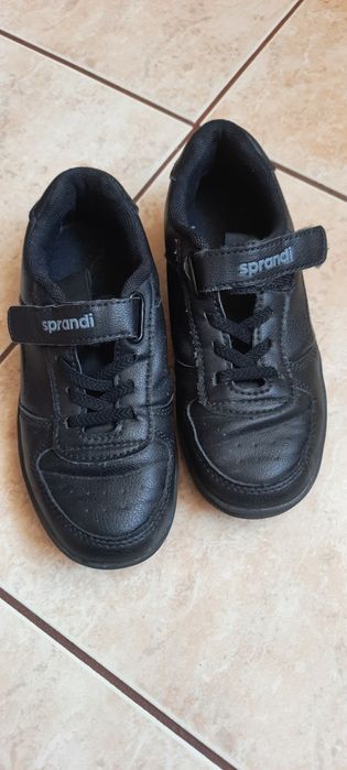 Buty sportowe Sprandi rozm. 33 czarne rzepy