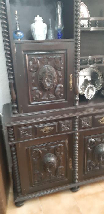 Móvel de sala com mesa e 4 cadeiras