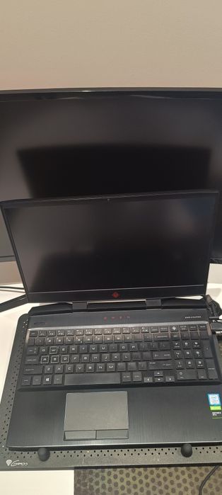 Laptop Gemingowy HP Omen 15cali  i5 8gb ram GTX 1650