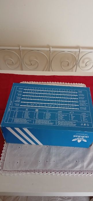 Caixa Adidas, vazia