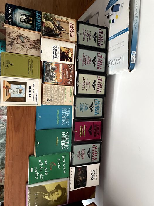 Conjunto de vários livros - romances e filosofia