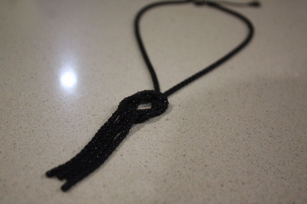 Colar preto miçangas