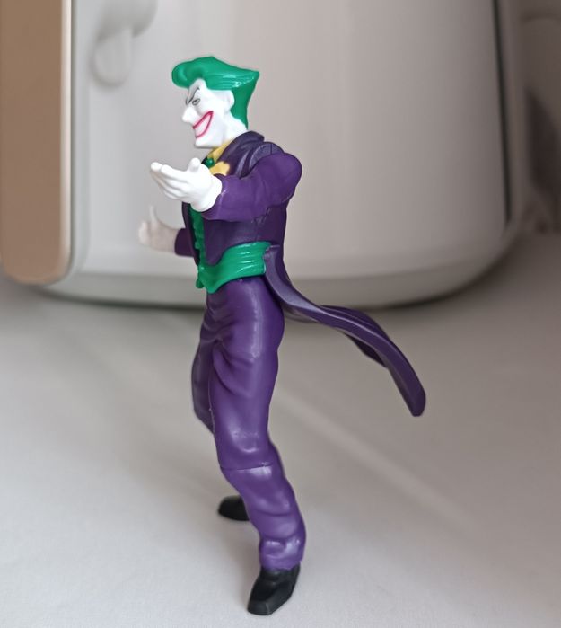 Якісна фігурка Джокер,Фигурка - Batman Joker Vud 12 Kinder Ferrero Gra