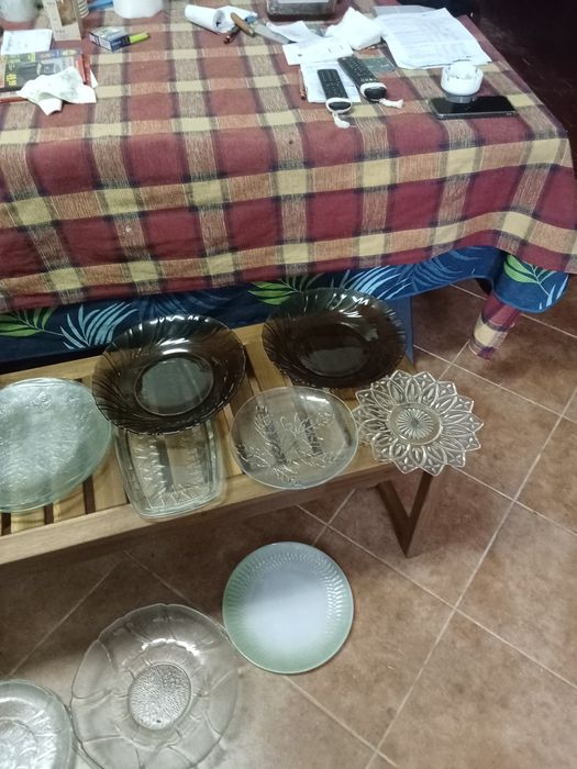 Conjunto de pratos de vidros grandes