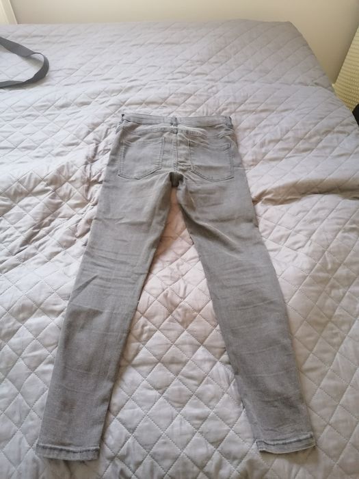 Szare jeansy roz 38