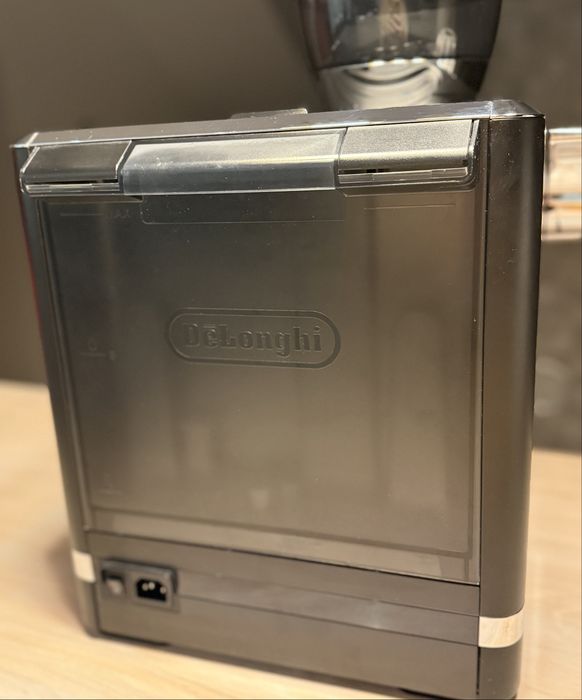 Ekspres kolbowy z mlynkiem Delonghi La specialiasta