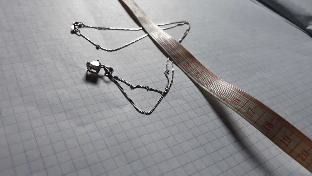 Sprzedam srebrny łańcuszek z wisiorkiem