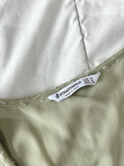 Blusa verde com folho