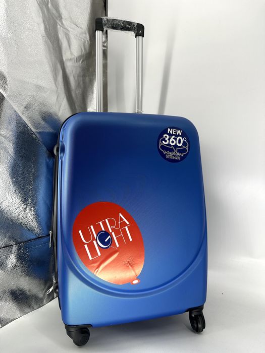 Nowa walizka średnia chabrowa, niebieska