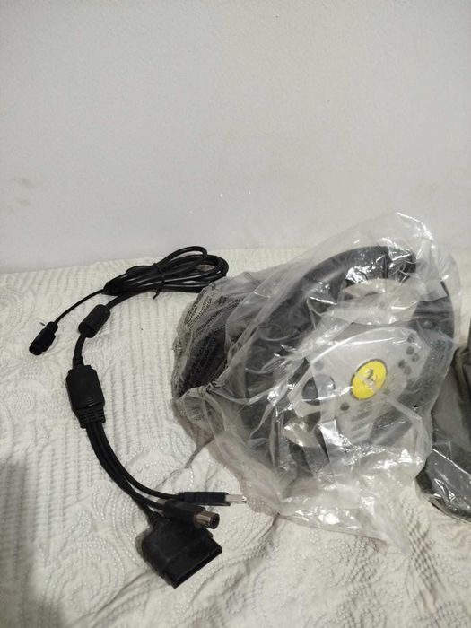 Volante e pedais Thrustmaster 5in1 com fios (NOVO, por estrear)