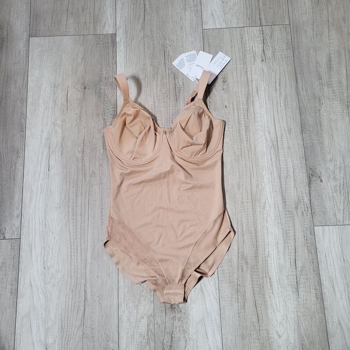 Body modelujące korygujące Triumph 80E beżowe true shape sensation