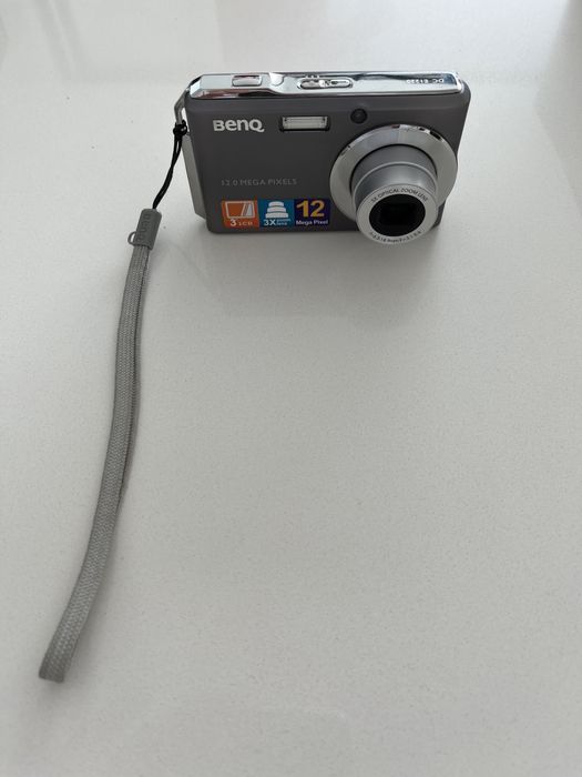 Máquina Fotográfica Digital - BENQ DC E1220