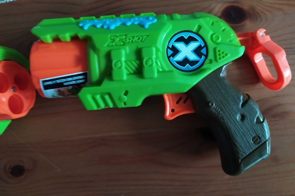 Zuru X-SHOT Bug Attack Predator – 2 pistolety, 2 robaki, 10 strzałek