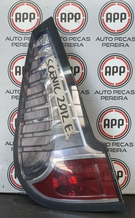 Farolins traseiros Renault Scenic 3 de 2014, esquerdo e direito.