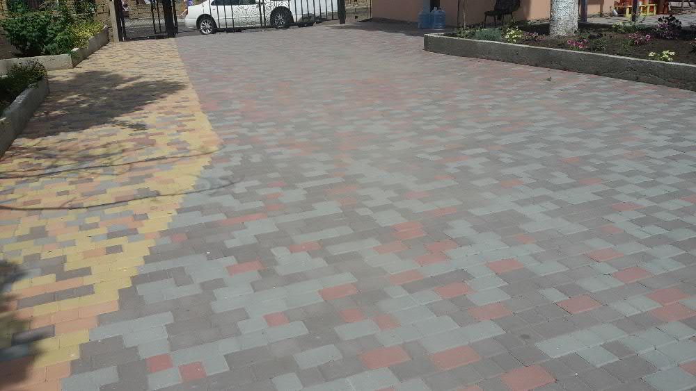 Тротуарна плитка від виробника. Продаж, доставка та укладання.