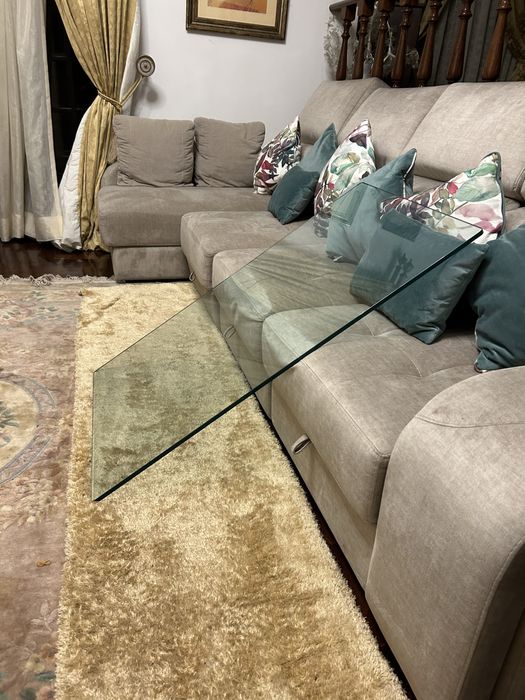 Mesa feita com coluna de marmore verdadeiro