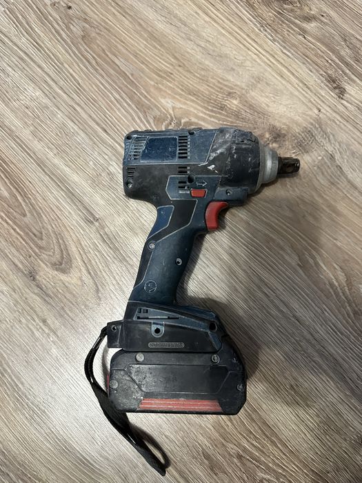 Klucz udarowy Bosch GDS 18V-300 zakretarka razem z bateria