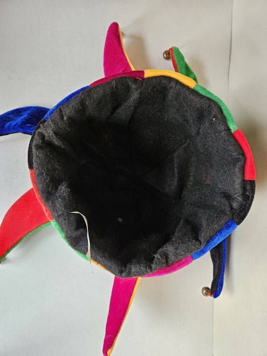 Chapéu Fantasia Multicores Adulto 6 bicos e guizos
