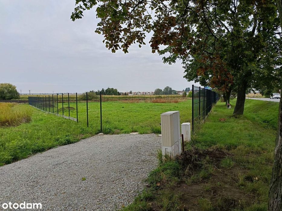 Działka usługowa z mediami, 2200 m²