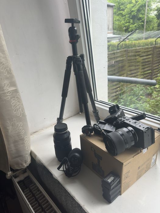 Sony FX3 + Uchwyt XLR (Możliwość kupna samego body) + 2x Tamron + Rode Pro+