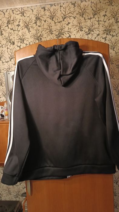 Тепла спортивна кофтана на флісі.