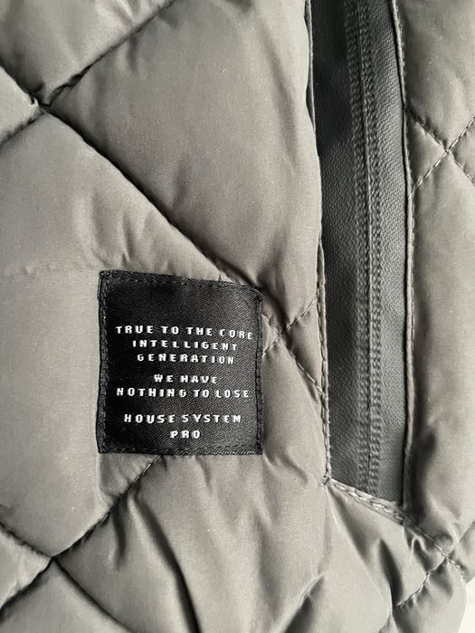 Теплий бомбер бренду HOUSE