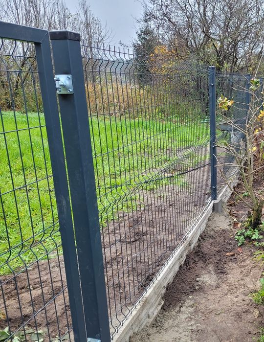 Podmurówki betonowe  i panele ogrodzeniowe