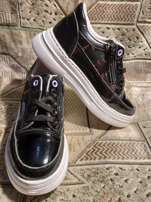 ПРОДАМ! Детские кроссовки.