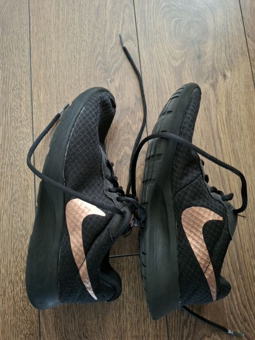 Buty sportowe damskie