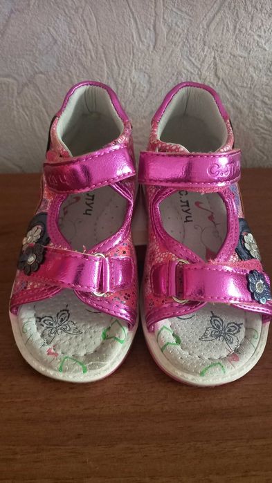 Сандалии для девочки