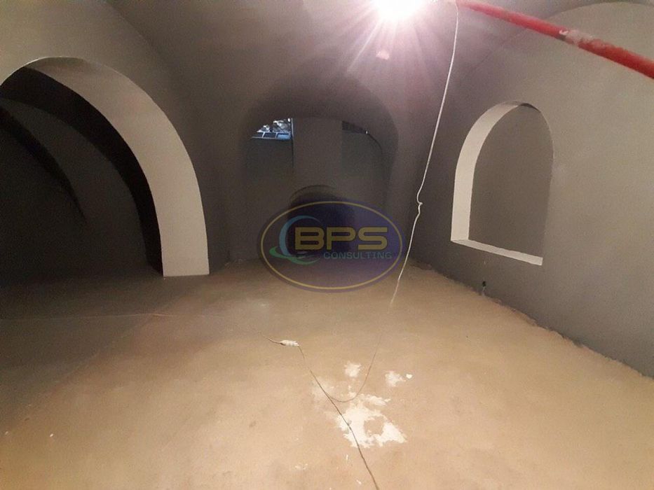 Продаж підвального приміщення 350,5 м², високі стелі 4,2 м, арки, під бар/винний магазин/галерею