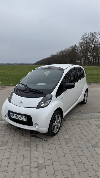 CITROEN C-ZERO 2013 рік чудовому стані!