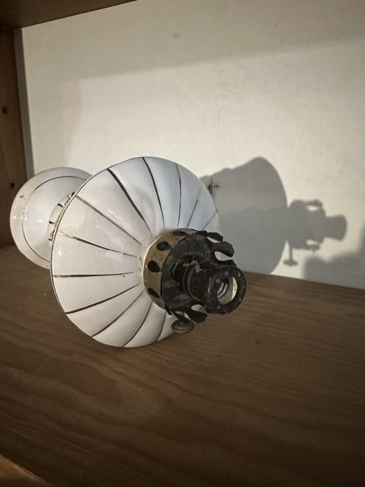 Candeeiro em porcelana antigo