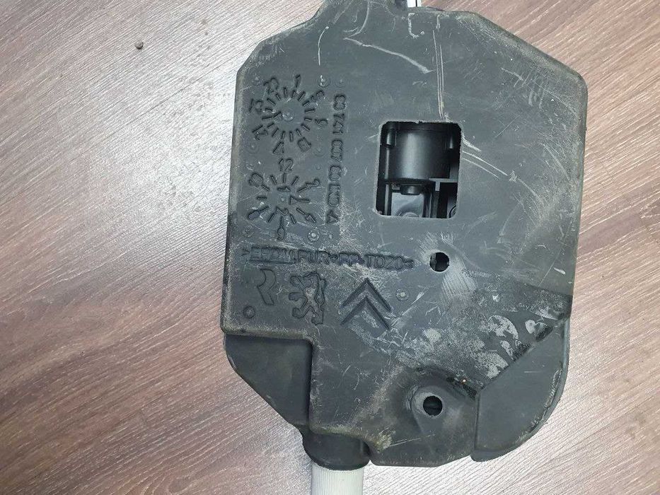 Электрический стояночный тормоз Peugeot 508