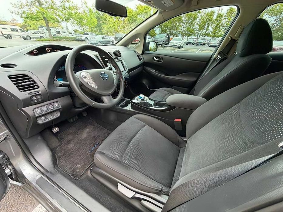 Nissan LEAF      2016