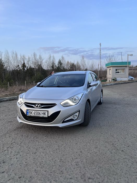Продається ми HYUNDAI   i40   1.7  дизель 2011 рік