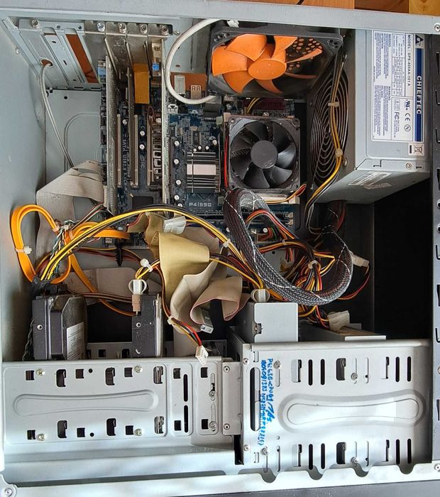 4 komputery stacjonarne na złom albo na części