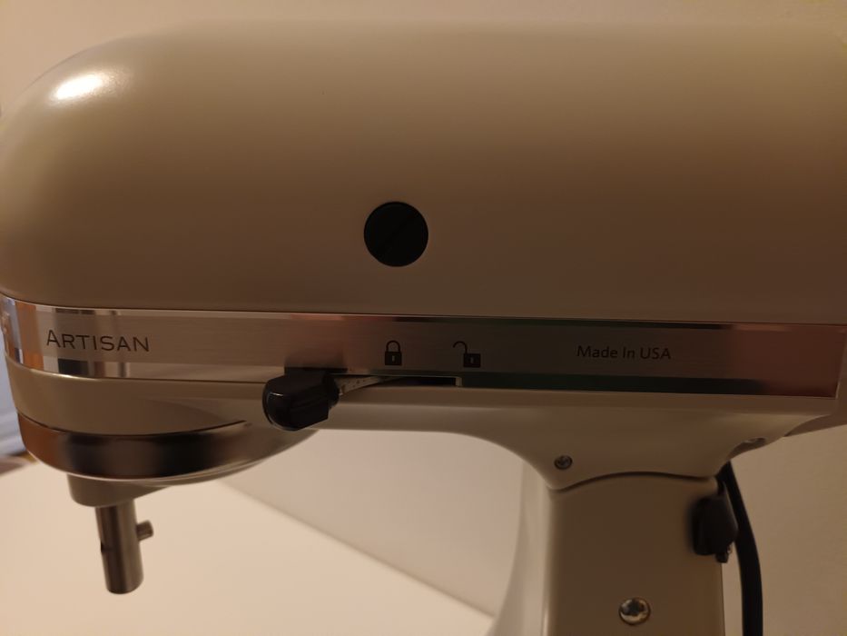 Batedeira KitchenAid cinza claro